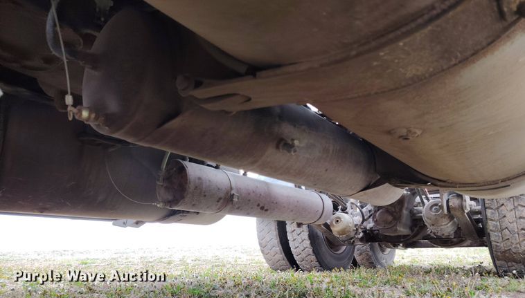 image for item EH0286 2006 Freightliner FLD120 semi truck