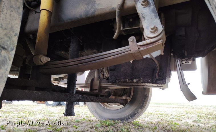 image for item EH0286 2006 Freightliner FLD120 semi truck