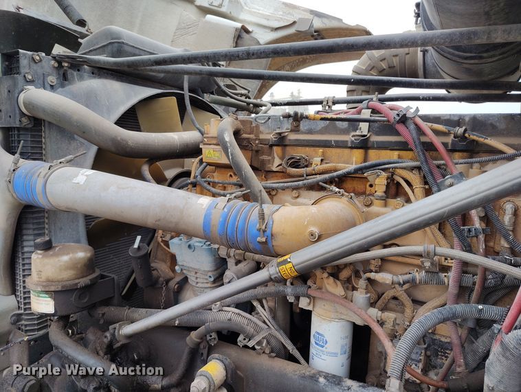 image for item EH0286 2006 Freightliner FLD120 semi truck