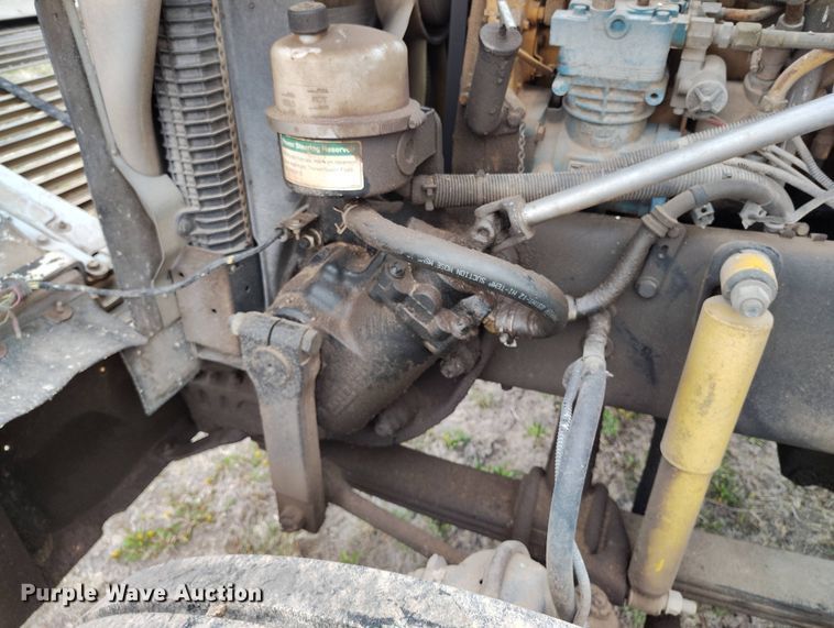 image for item EH0286 2006 Freightliner FLD120 semi truck