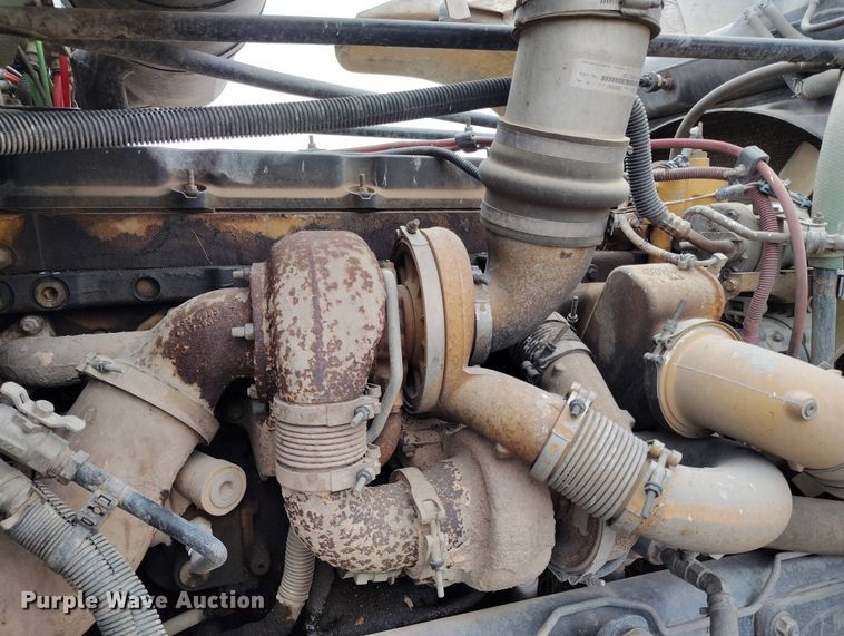 image for item EH0286 2006 Freightliner FLD120 semi truck