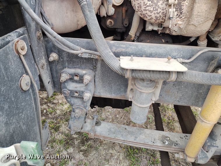 image for item EH0286 2006 Freightliner FLD120 semi truck