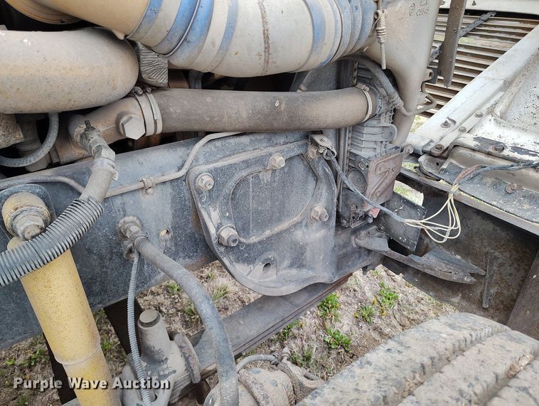 image for item EH0286 2006 Freightliner FLD120 semi truck