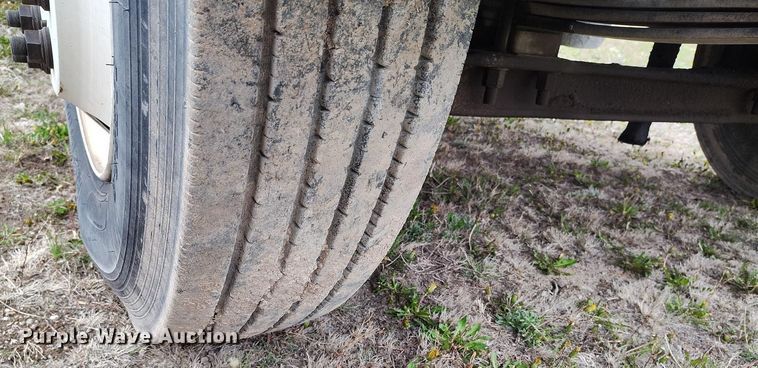 image for item EH0286 2006 Freightliner FLD120 semi truck