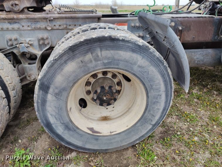 image for item EH0286 2006 Freightliner FLD120 semi truck