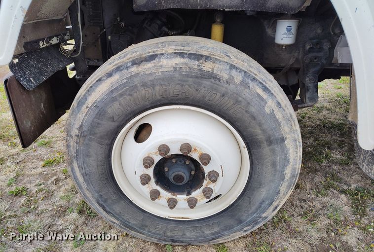 image for item EH0286 2006 Freightliner FLD120 semi truck