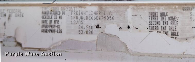 image for item EH0286 2006 Freightliner FLD120 semi truck