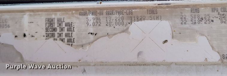 image for item EH0286 2006 Freightliner FLD120 semi truck