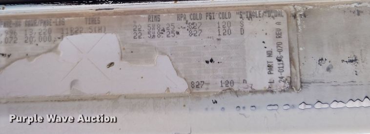 image for item EH0286 2006 Freightliner FLD120 semi truck