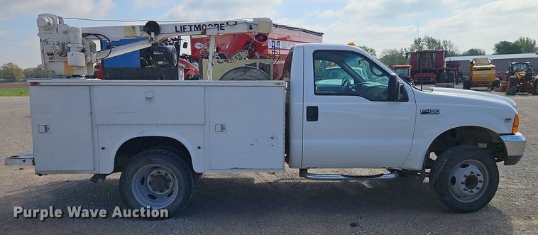 image for item EI8965 2001 Ford F450 Super Duty utility / service truck