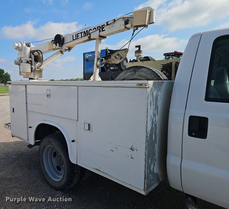 image for item EI8965 2001 Ford F450 Super Duty utility / service truck