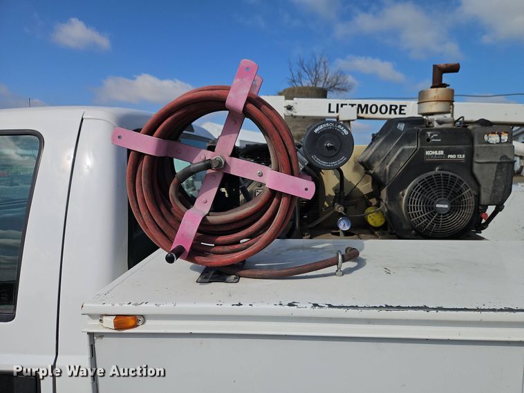 image for item EI8965 2001 Ford F450 Super Duty utility / service truck