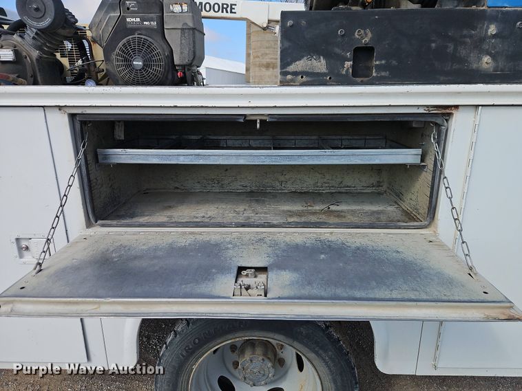 image for item EI8965 2001 Ford F450 Super Duty utility / service truck