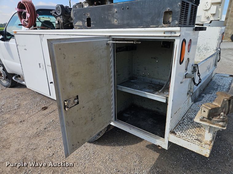 image for item EI8965 2001 Ford F450 Super Duty utility / service truck