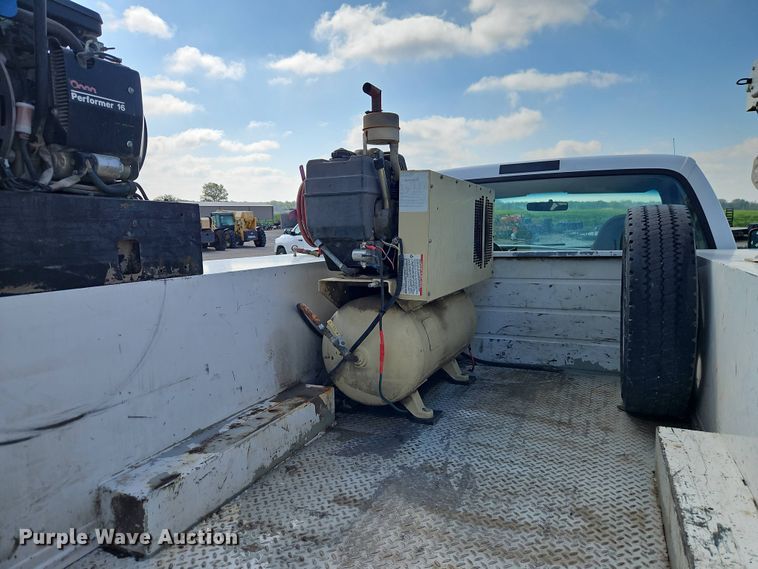 image for item EI8965 2001 Ford F450 Super Duty utility / service truck