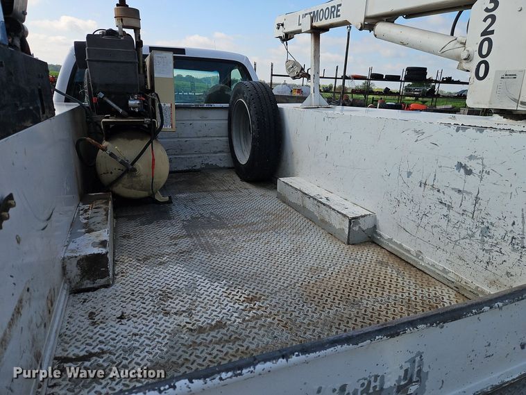 image for item EI8965 2001 Ford F450 Super Duty utility / service truck