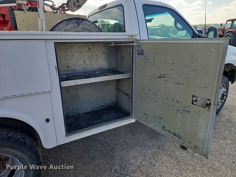 image for item EI8965 2001 Ford F450 Super Duty utility / service truck