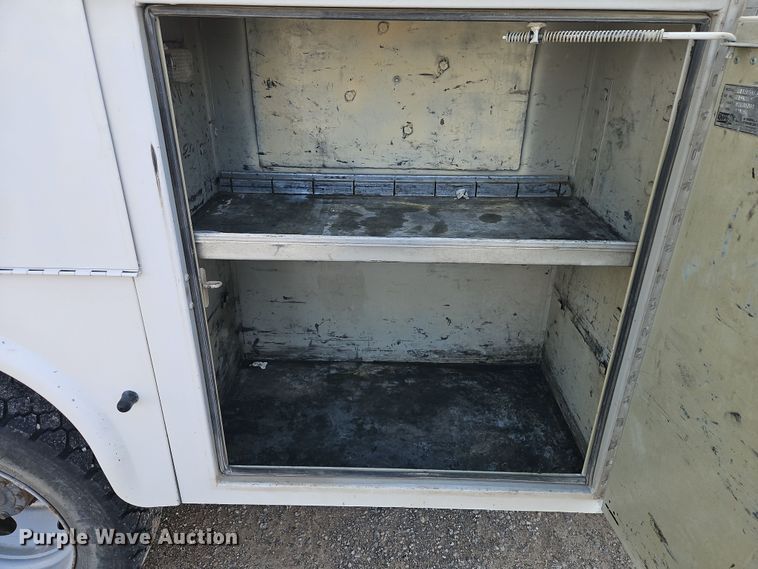 image for item EI8965 2001 Ford F450 Super Duty utility / service truck