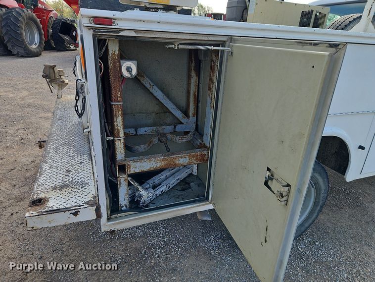 image for item EI8965 2001 Ford F450 Super Duty utility / service truck