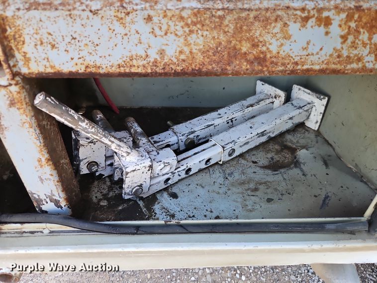 image for item EI8965 2001 Ford F450 Super Duty utility / service truck