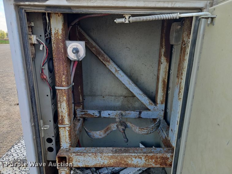 image for item EI8965 2001 Ford F450 Super Duty utility / service truck