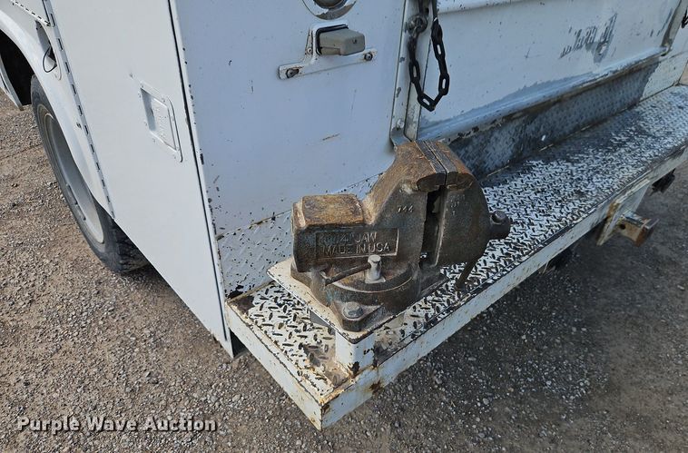 image for item EI8965 2001 Ford F450 Super Duty utility / service truck