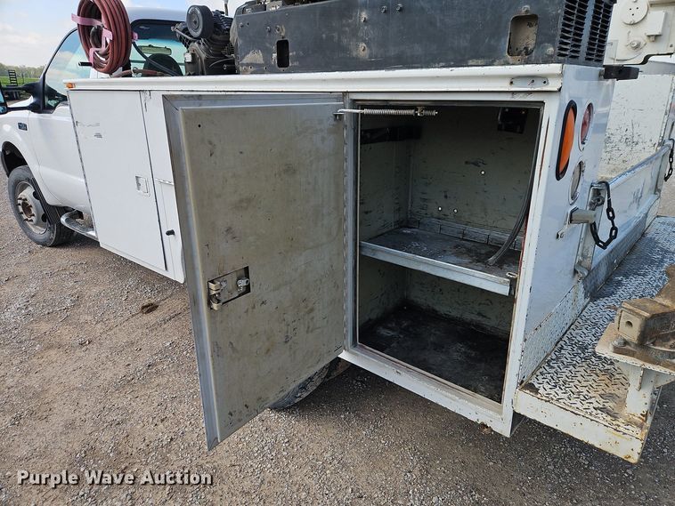 image for item EI8965 2001 Ford F450 Super Duty utility / service truck