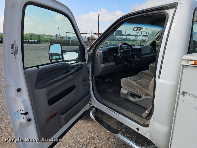 image for item EI8965 2001 Ford F450 Super Duty utility / service truck