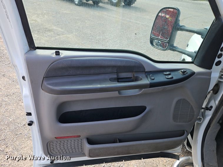 image for item EI8965 2001 Ford F450 Super Duty utility / service truck