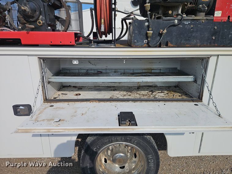 image for item EI8966 2014 Ford F550 Super Duty utility / service truck