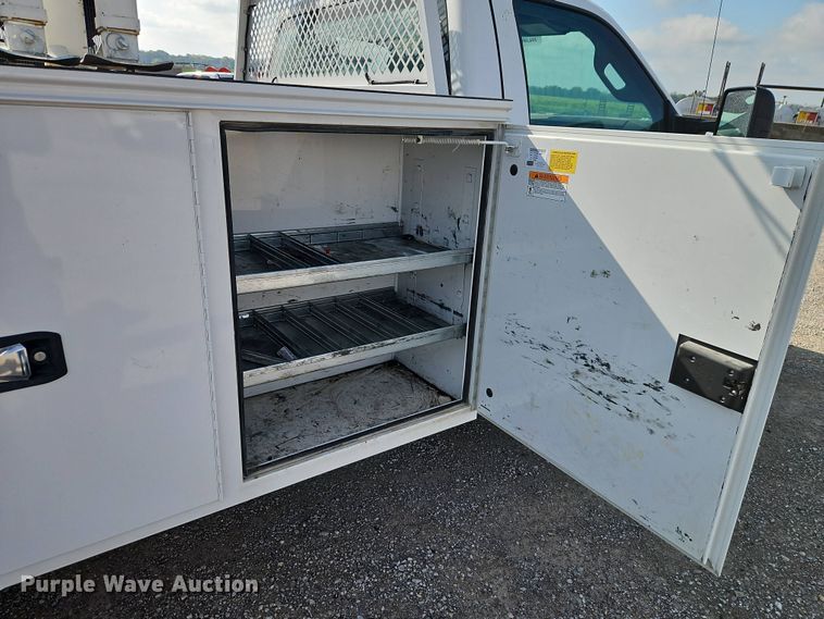 image for item EI8966 2014 Ford F550 Super Duty utility / service truck