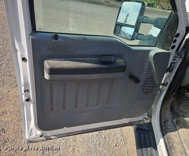 image for item EI8966 2014 Ford F550 Super Duty utility / service truck