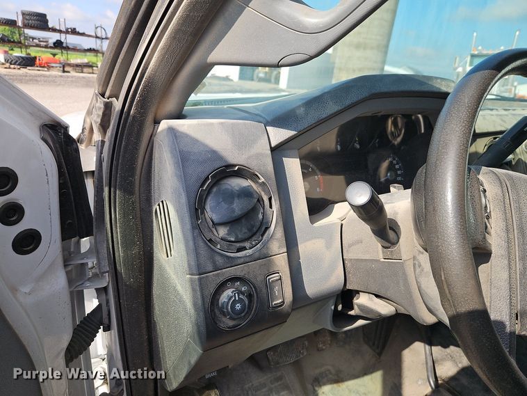 image for item EI8966 2014 Ford F550 Super Duty utility / service truck