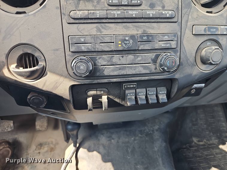 image for item EI8966 2014 Ford F550 Super Duty utility / service truck