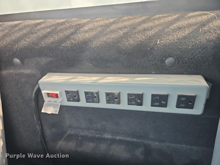 image for item EI8966 2014 Ford F550 Super Duty utility / service truck