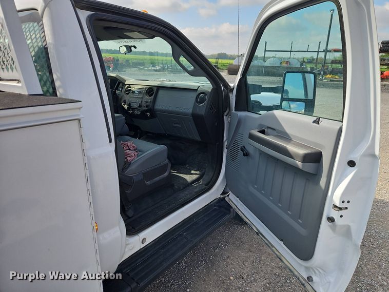 image for item EI8966 2014 Ford F550 Super Duty utility / service truck