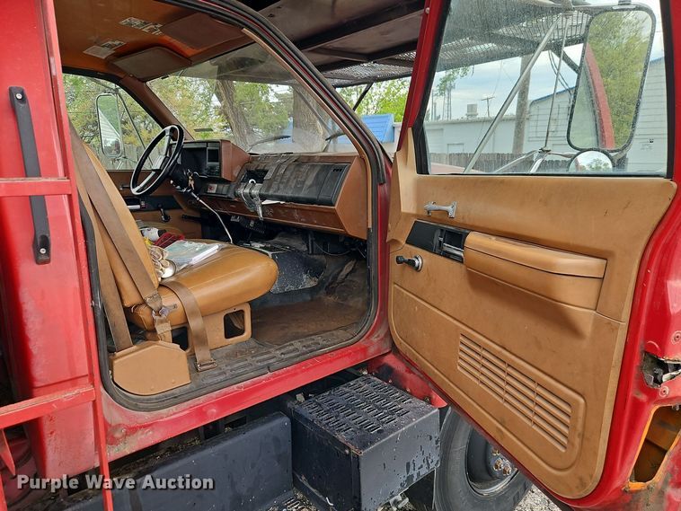 image for item EI8983 1991 GMC Top Kick forestry bucket truck