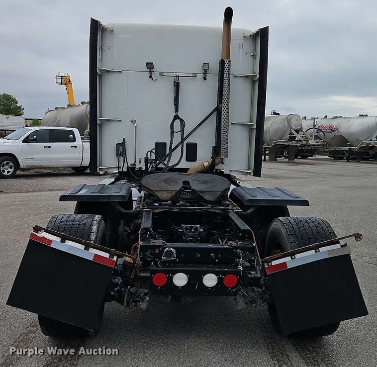 image for item EJ0006 2015 Kenworth T680 semi truck