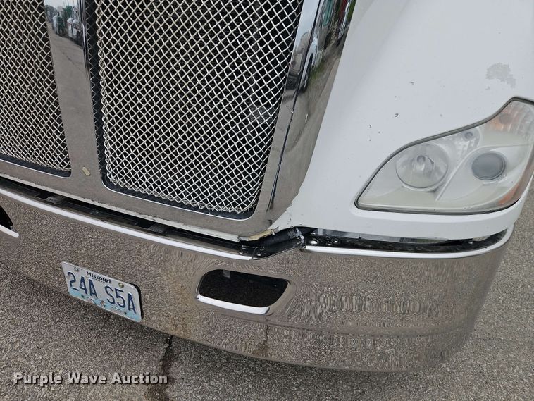 image for item EJ0006 2015 Kenworth T680 semi truck