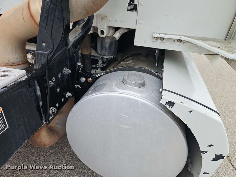 image for item EJ0006 2015 Kenworth T680 semi truck