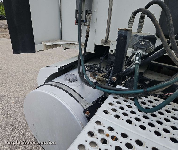 image for item EJ0006 2015 Kenworth T680 semi truck