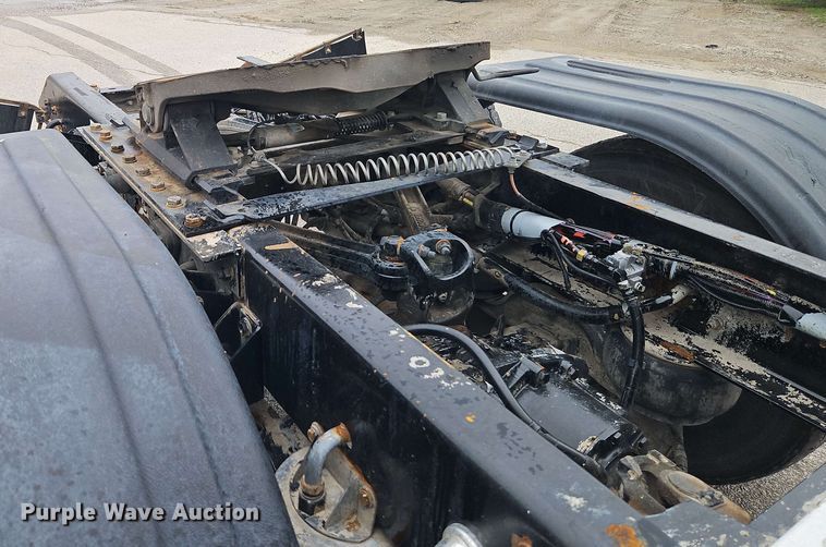 image for item EJ0006 2015 Kenworth T680 semi truck