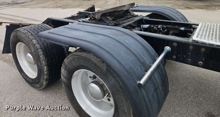 image for item EJ0006 2015 Kenworth T680 semi truck