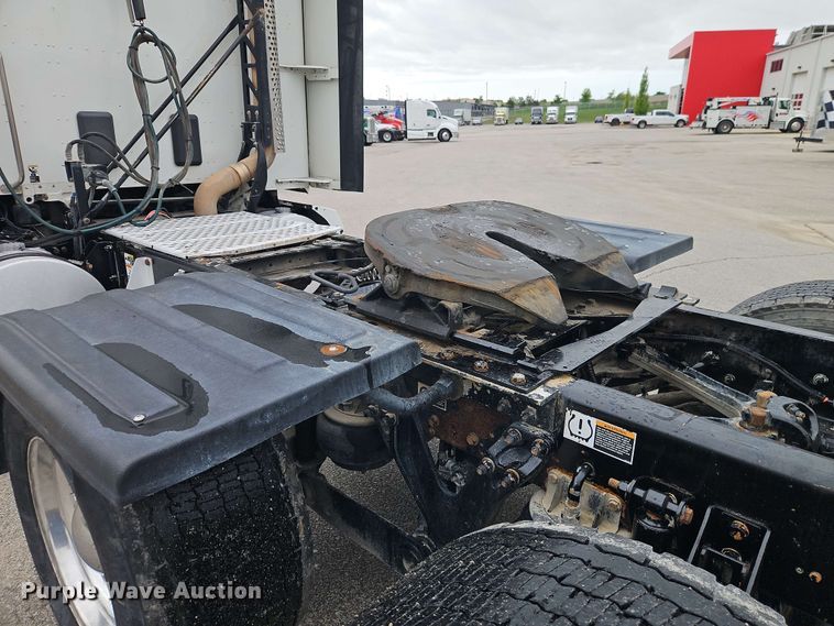 image for item EJ0006 2015 Kenworth T680 semi truck