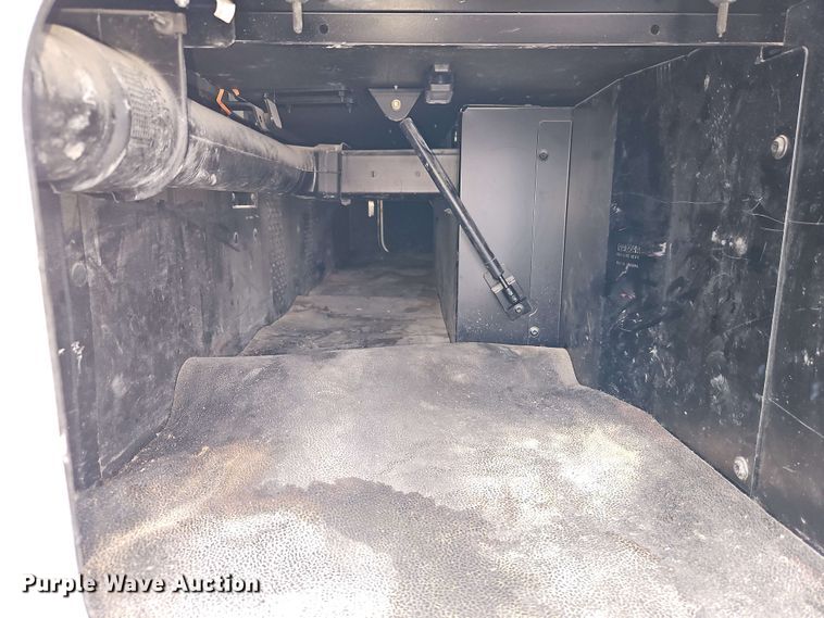 image for item EJ0006 2015 Kenworth T680 semi truck