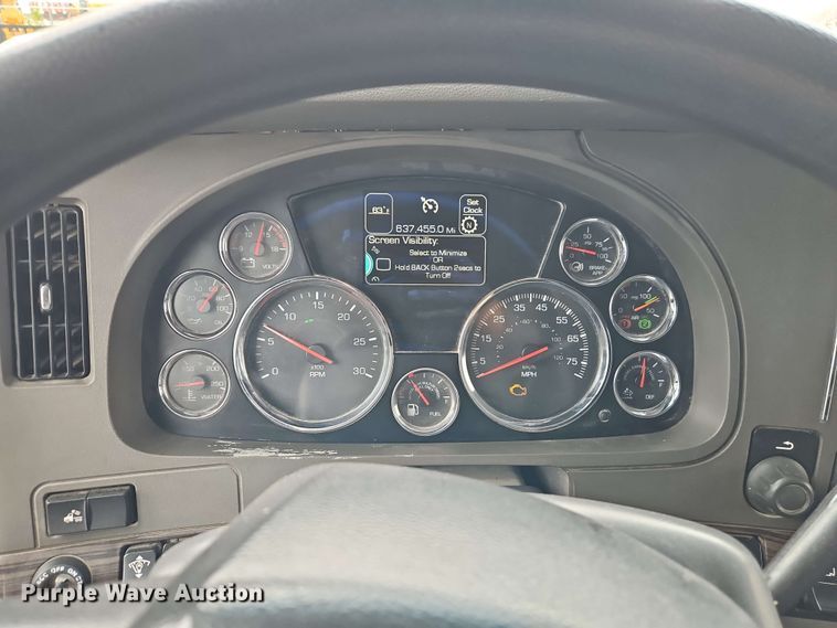 image for item EJ0006 2015 Kenworth T680 semi truck