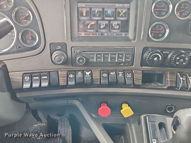 image for item EJ0006 2015 Kenworth T680 semi truck