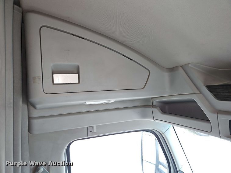 image for item EJ0006 2015 Kenworth T680 semi truck