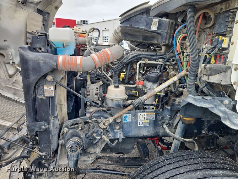 image for item EJ0006 2015 Kenworth T680 semi truck