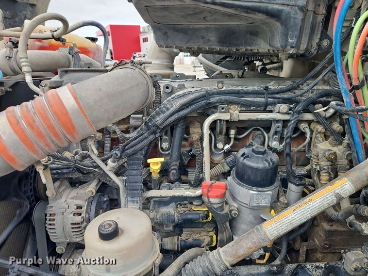 image for item EJ0006 2015 Kenworth T680 semi truck